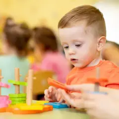 Kiedy można oddać dziecko do żłobka? Kluczowe informacje dla rodziców