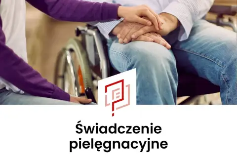 Dłoń młodej osoby na dłoni starszej, siedzącej na wózku. To obraz wsparcia i troski, który pokazuje, do czego wlicza się świadczenie pielęgnacyjne.