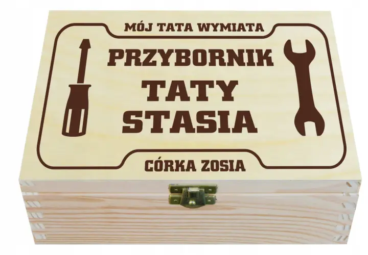 Drewniana skrzynka z napisem "Przybornik Taty Stasia" i grafiką narzędzi, idealna na Dzień Ojca.