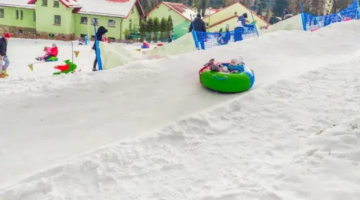 Gdzie na sanki z dzieckiem w Karpaczu? Najlepsze miejsca na zimę