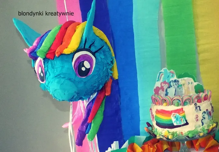 Jak zrobić piniatę z balona w kształcie kucyka z My Little Pony. Kolorowa dekoracja i tort z tęczą.