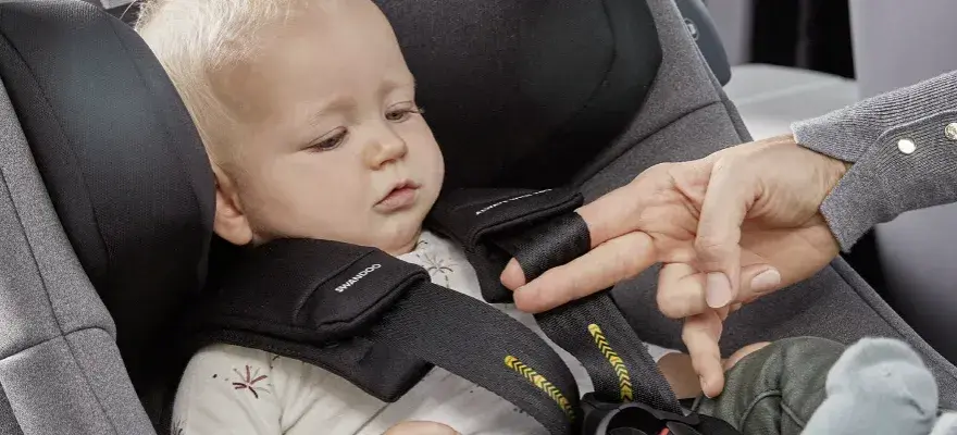 Od kiedy dziecko siedzi z przodu? Poznaj ważne przepisy i zasady